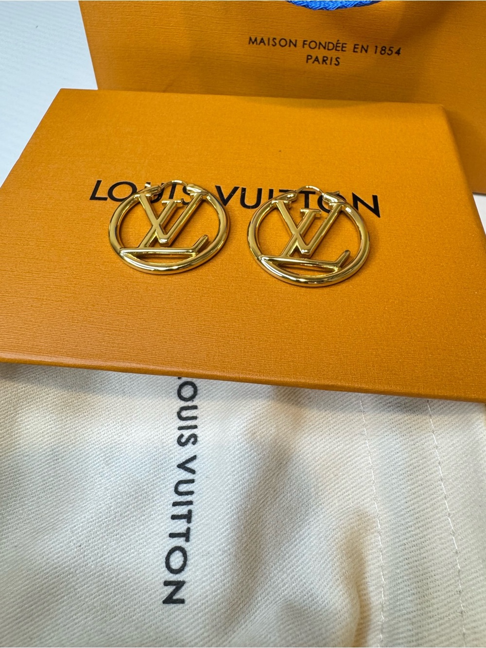 Gold Logo LV Circle Drop Earrings — Luxury Women’s Jewelry - Picture 6 of 8
